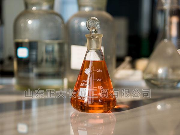 油品呈棕黃色透明均勻油狀
