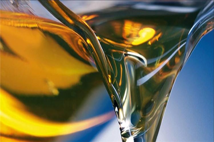 良好的氧化安定性和熱安定性，工業齒輪油工作時，與空氣、金屬、雜質接觸，在溫度較高的情況下，易于氧化變質，使油品使用壽命縮短