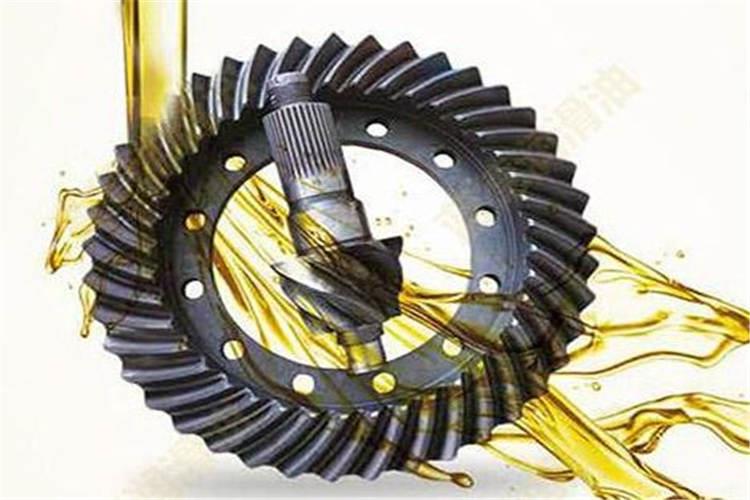 極壓劑水解影響潤滑并可能出現(xiàn)齒面點蝕和膠合；苯、戊烷(石油醚)不溶物增大這是工業(yè)齒輪油在長期使用中，在高溫下的氧化產(chǎn)物及金屬屑、灰塵等污染的結(jié)果