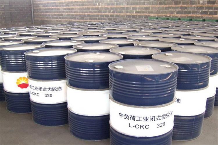 齒面接觸應(yīng)力、齒輪使用工況及齒輪類型可以用來作為工業(yè)齒輪油選用質(zhì)量等級(jí)的參考，而齒輪線速度、使用環(huán)境溫度則可以用來參考選擇粘度等級(jí)